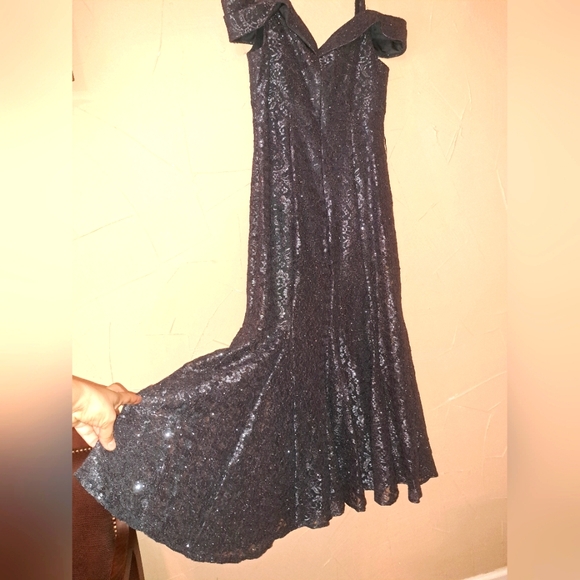 Mermaid Sparkling/ flattering Lace Cocktail Dress. - Picture 4 of 12